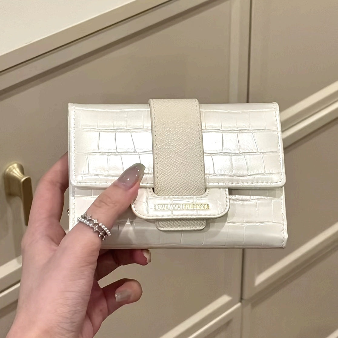 Chic Wallet Vintage Style Brown Crocodile Pattern Wallet for Women | Large Capacity, Multifunctional with Card Slots, Snap Closure, and Coin Purse